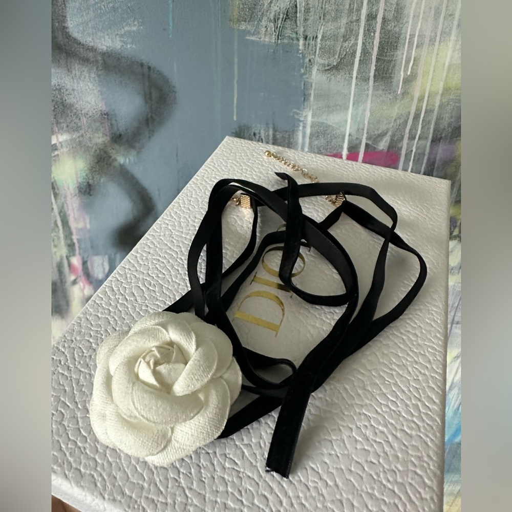 White rose choker necklace necklace
